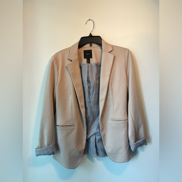 F21 Cotton Blazer with Pinstripe Lining - Picture 2 of 9